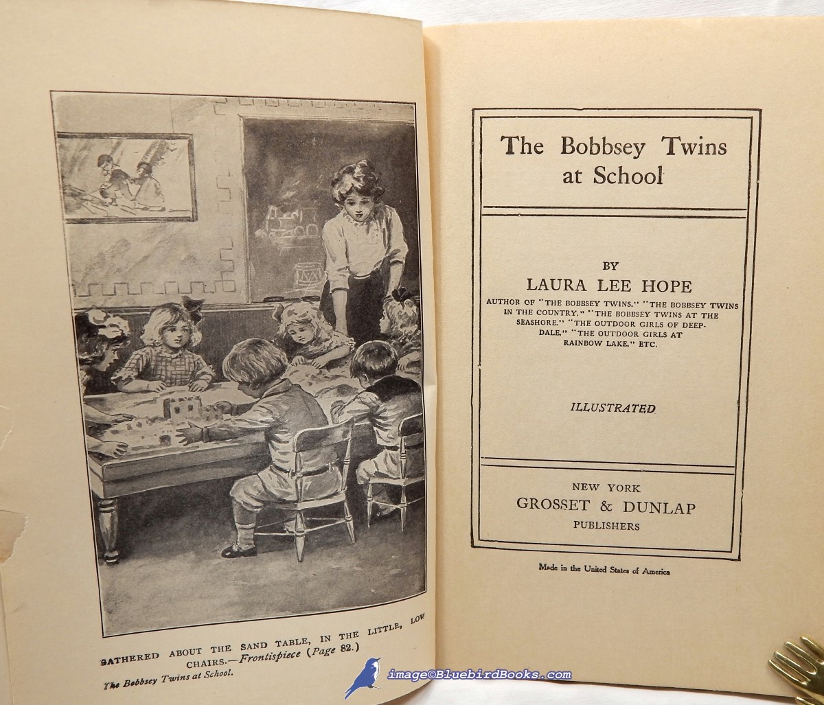 HOPE, LAURA LEE - The Bobbsey Twins at School