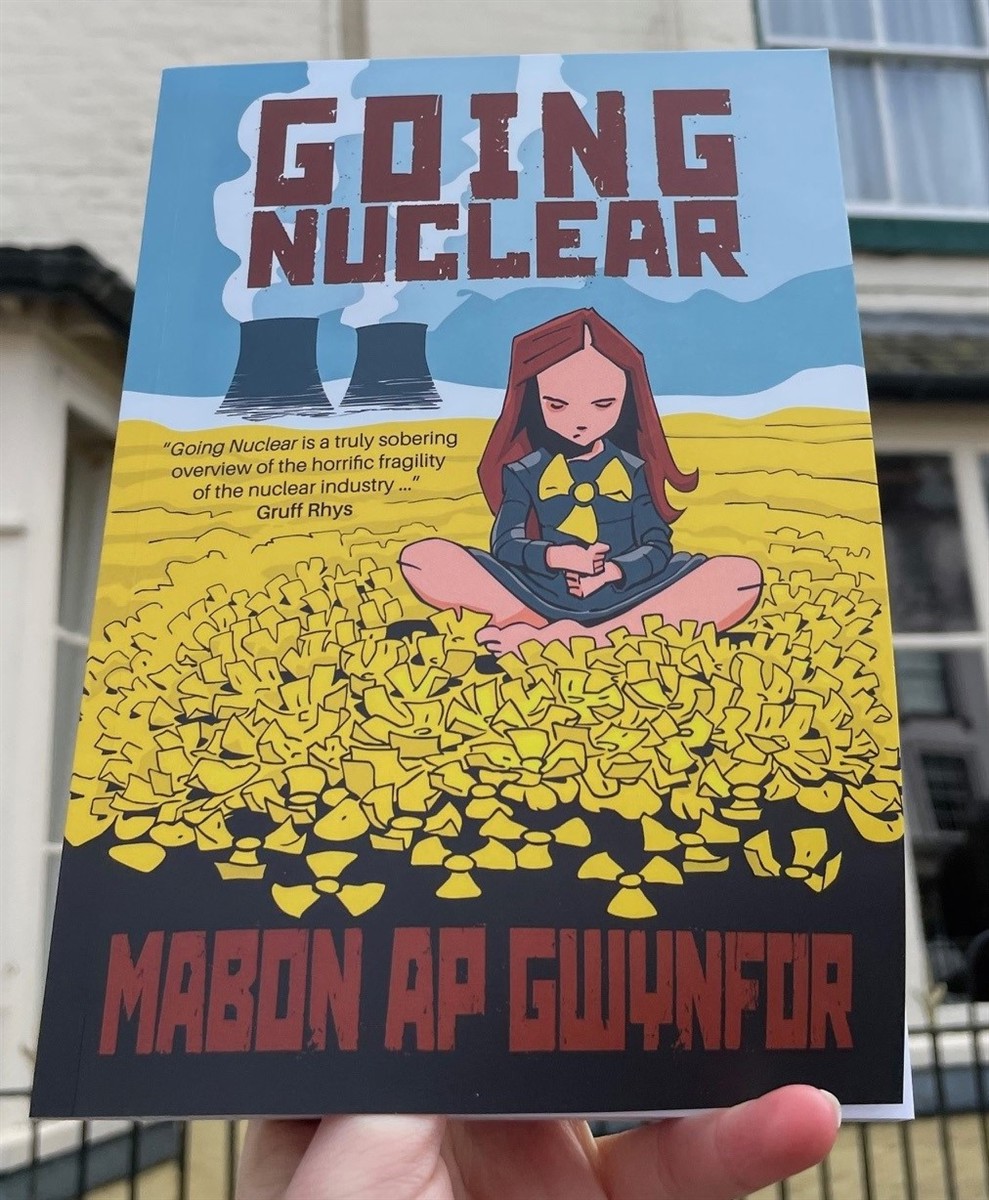 AP GWYNFOR, MABON - Going Nuclear (Signed)