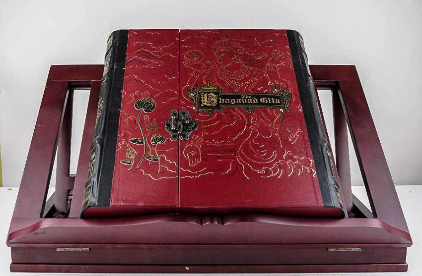 Image for The Bhagavad Gita Signature Art Edition #39762aa Photos Done- Complete Listing