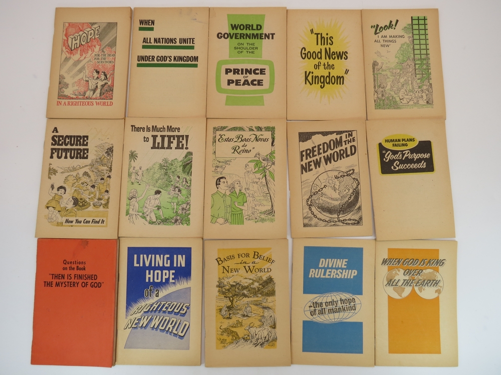 LOT OF 15 1950S-1970S WATCH TOWER WATCHTOWER TRACT BOOKLETS