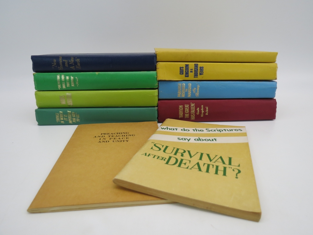 COLLECTION LOT OF 10 JEHOVAH'S WITNESS VINTAGE BOOKS