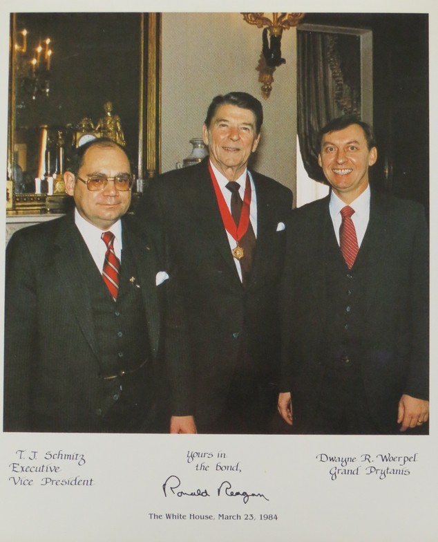 ORIGINAL PRESIDENT RONALD REAGAN 1984 TAU KAPPA EPSILON FRATERNITY VINTAGE HALFTONE PRINT