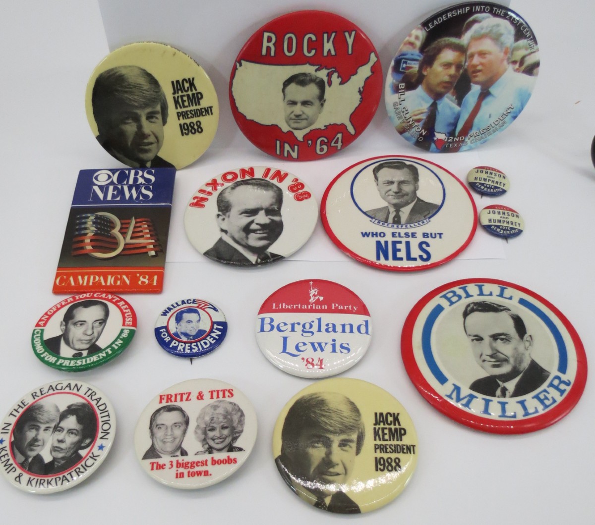 LOT OF 15 POLITICAL CAMPAIGN BUTTONS KEMP WALLACE ROCKEFELLER CLINTON & MORE