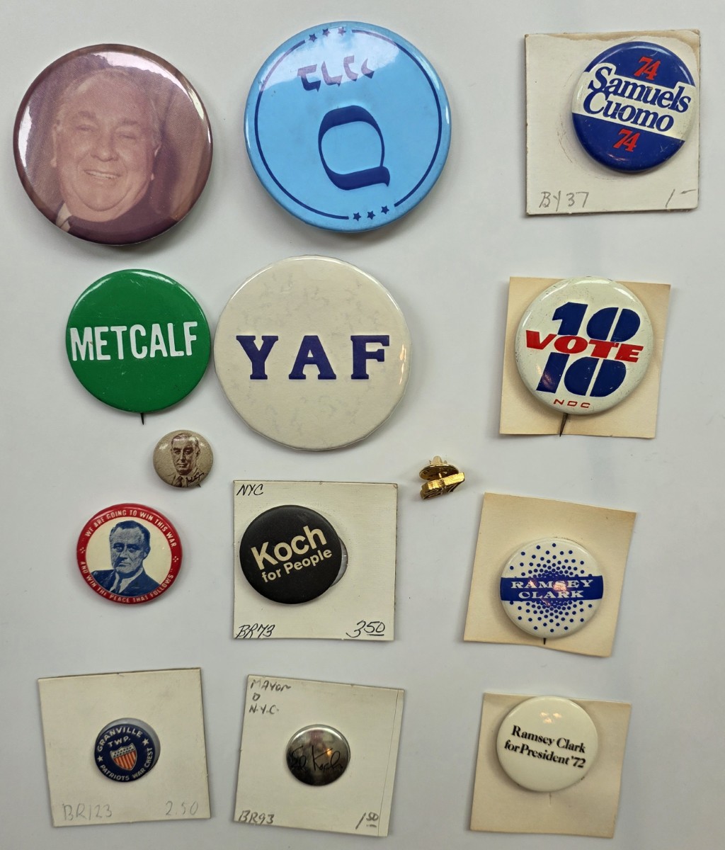 14 PIECE POLITICAL BUTTON COLLECTION LOT ROOSEVELT, METCALF, KOCH, RAMSEY CLARK, MORE