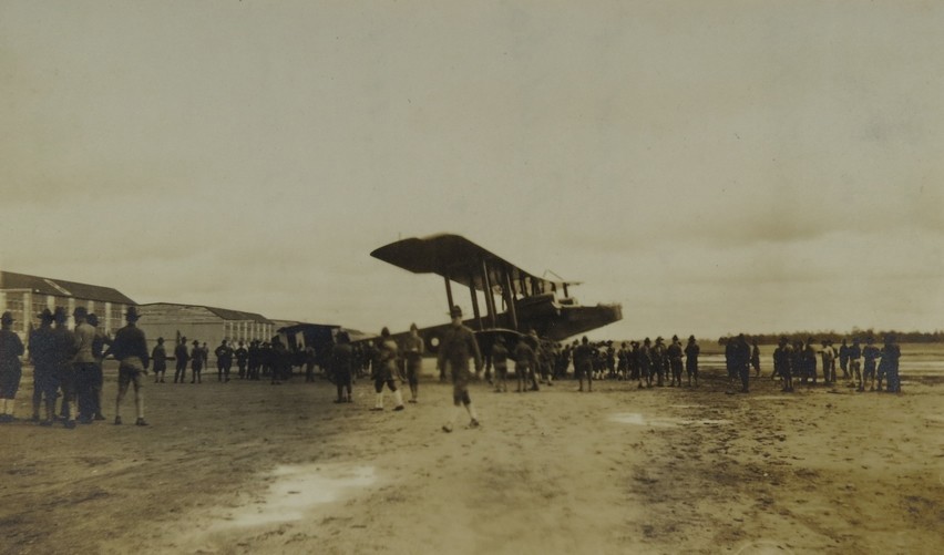 ORIGINAL 1919 HANDLEY PAGE MILITARY BOMBER AIRPLANE AT SOUTHER FIELD, GEORGIA, FROM ELIZABETH NJ TO TEXAS