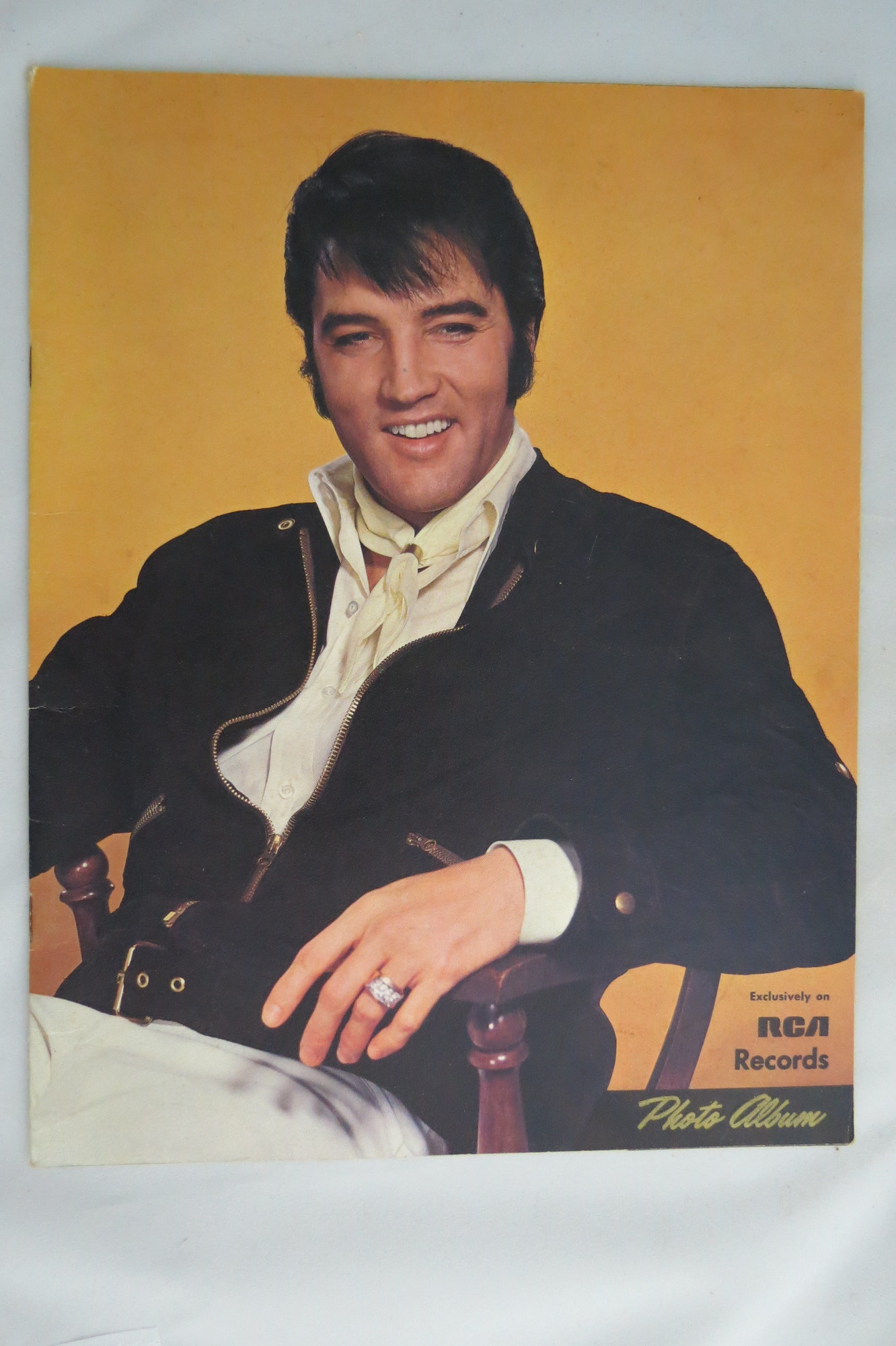 ELVIS PRESLEY RCA RECORDS PHOTO ALBUM TOUR BOOK