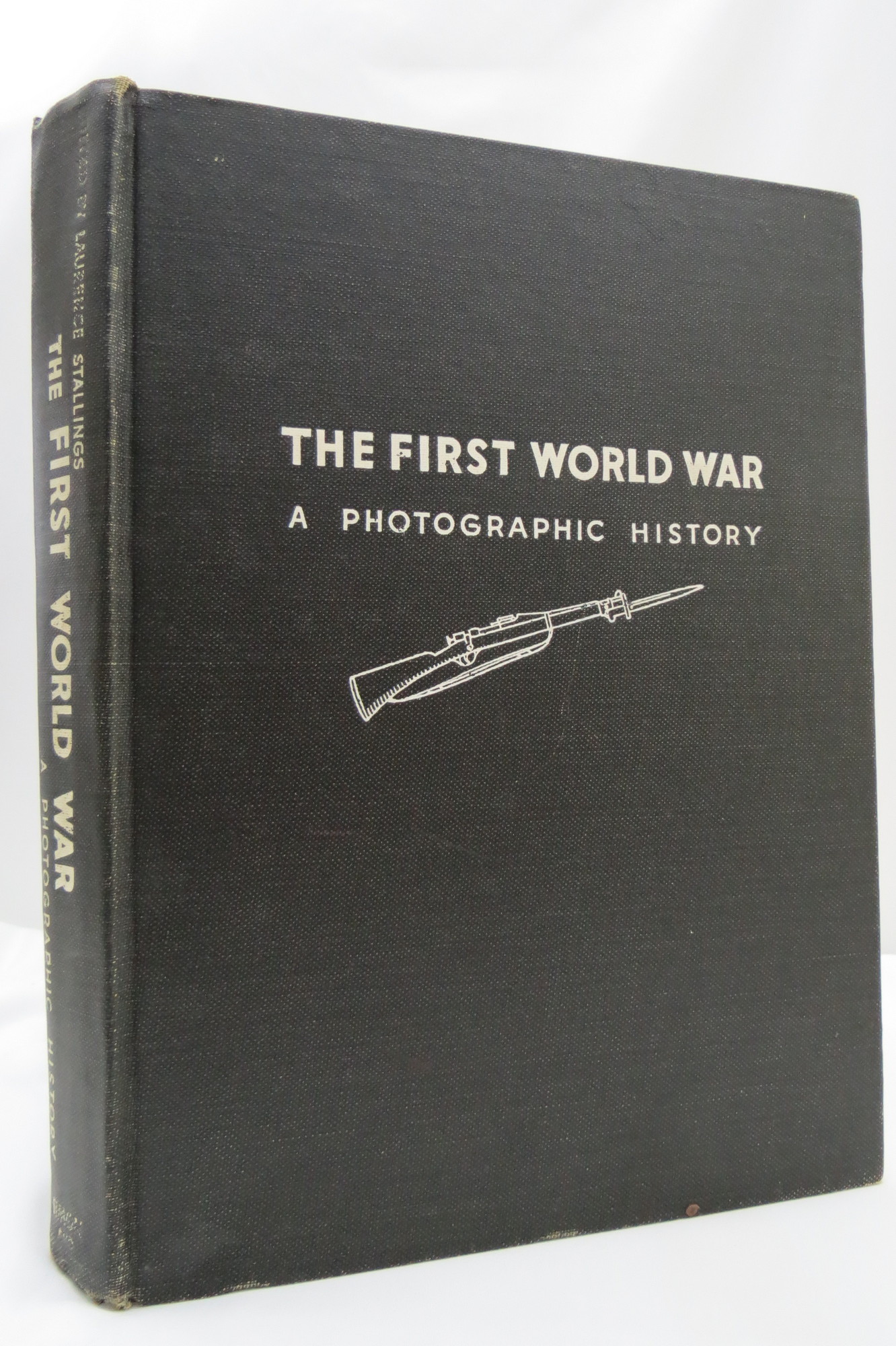 Image for THE FIRST WORLD WAR. A PHOTOGRAPHIC HISTORY. EDITED WITH CAPTIONS AND AN INTRODUCTION BY LAURENCE STALLINGS.
