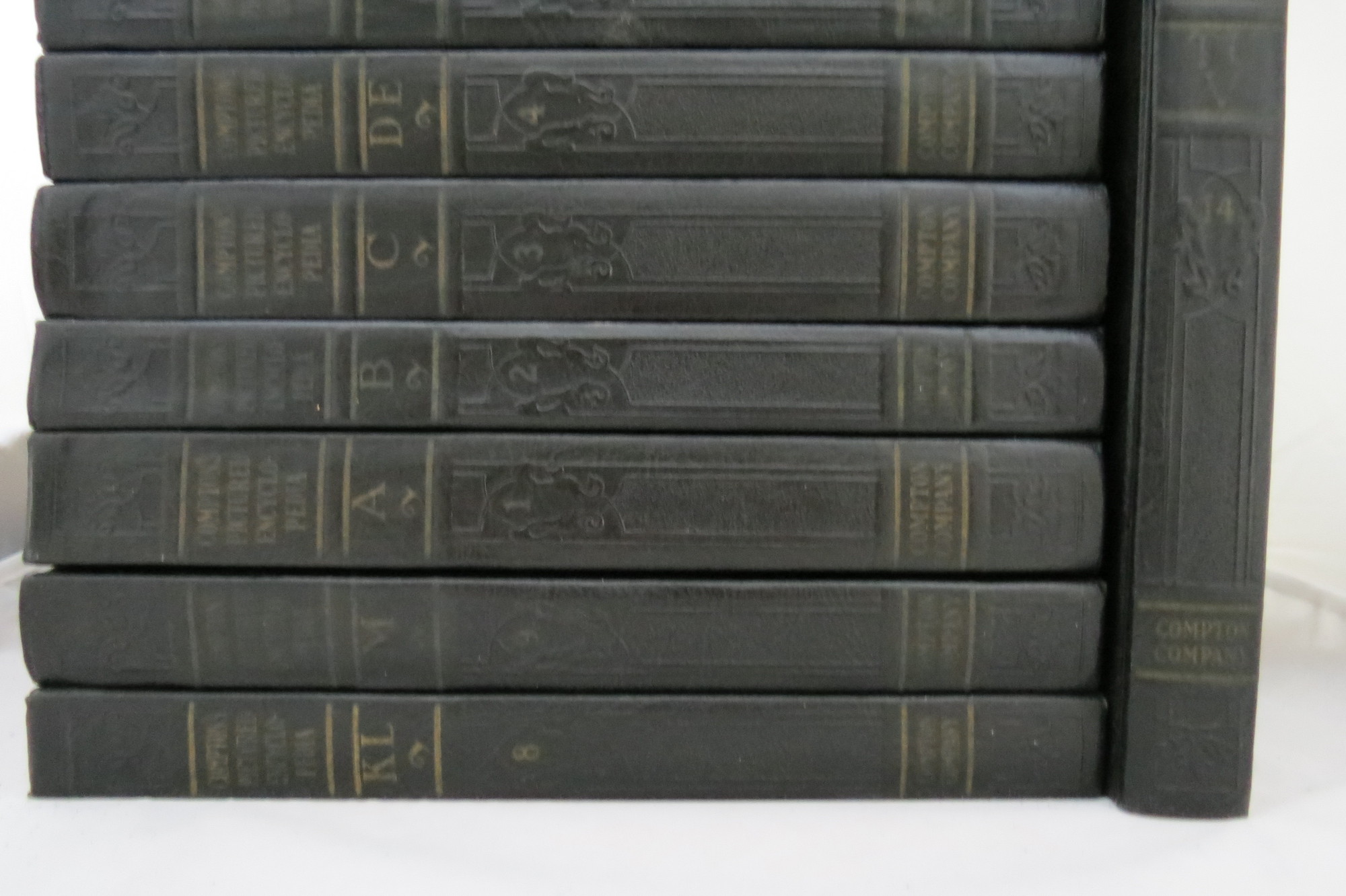 COMPTON'S PICTURED ENCYCLOPEDIA AND FACT-INDEX (COMPLETE 15 VOLUME SET)