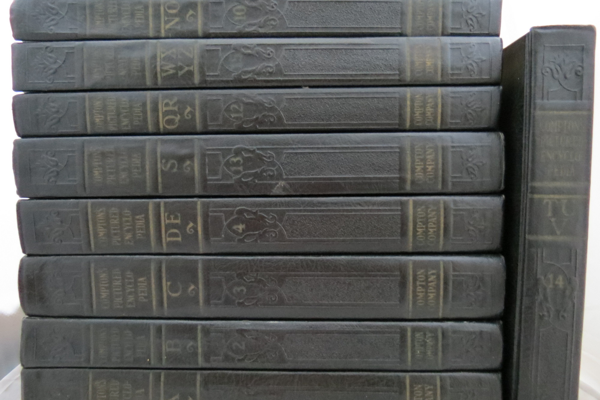 COMPTON'S PICTURED ENCYCLOPEDIA AND FACT-INDEX (COMPLETE 15 VOLUME SET)