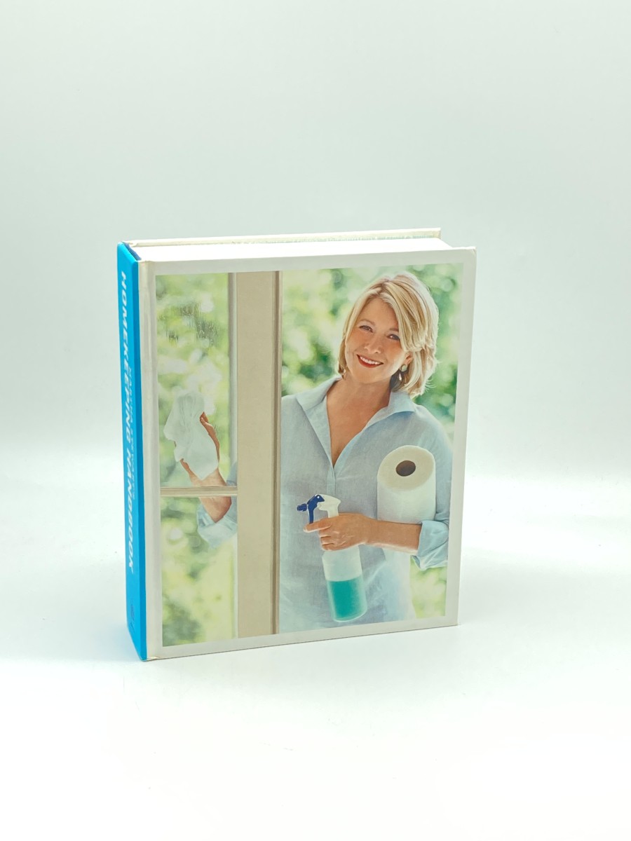 Martha Stewart's Homekeeping Handbook (First Printing) The Essential Guide to Caring for Everything in Your Home