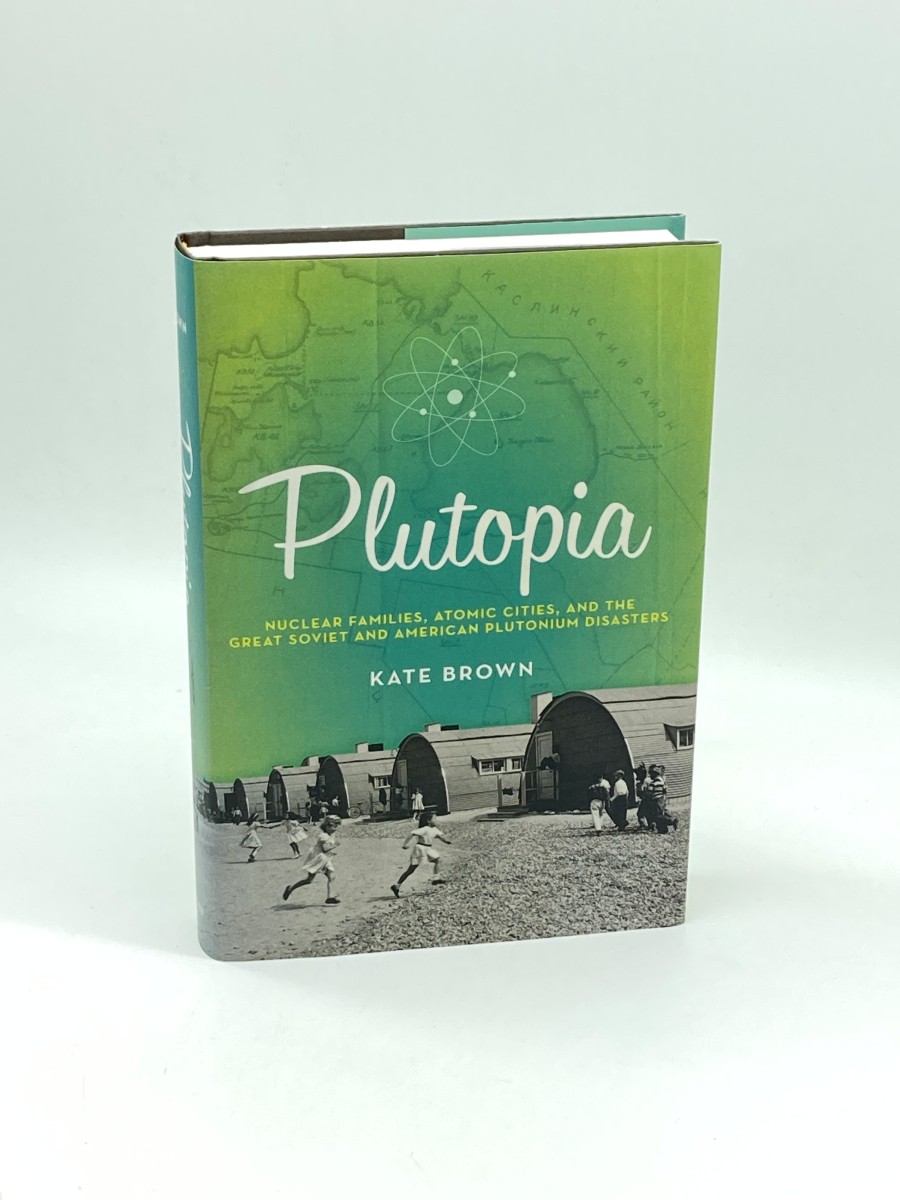 Plutopia (Signed) Nuclear Families, Atomic Cities, and the Great Soviet and American Plutonium Disasters