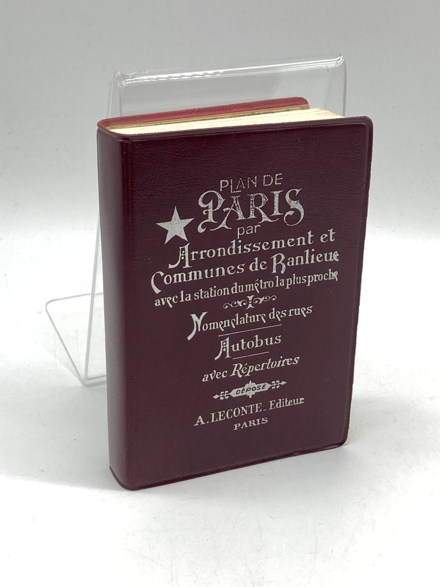 Guide Indicateur Des Rues De Paris Avec Les Stations Du Metropolitain Les Plus Proches Autobus-Metro Renseignements Utiles