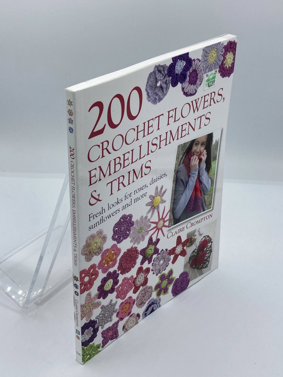 200 Crochet Flowers, Embellishments & Trims [Book]
