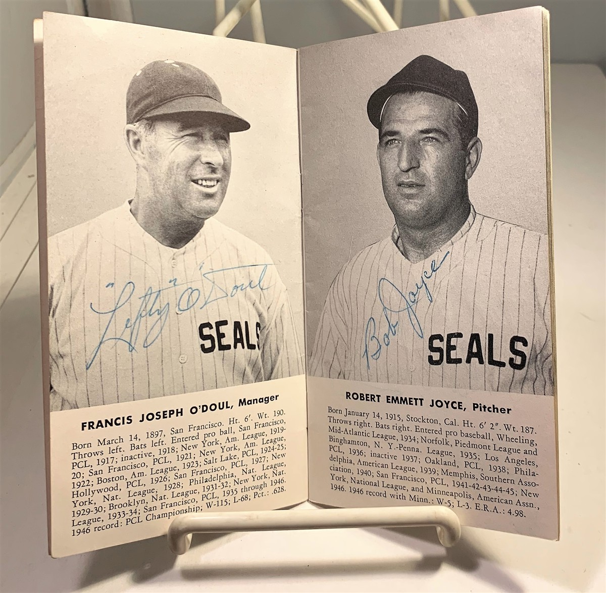 (EPHEMERA) [PACIFIC COAST BASEBALL] [SAN FRANCISCO SEALS] - The San Francisco Seals 1947 Line-Up Booklet - Signed By Players and Coach