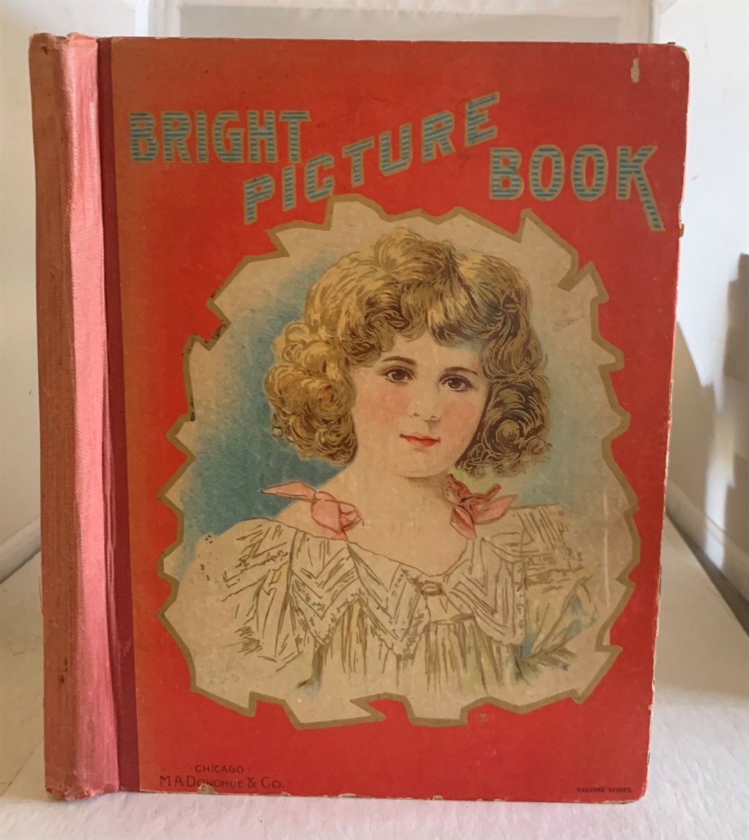 M. A. DONOHUE & COMPANY - Bright Picture Book