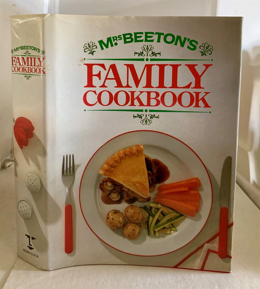 DIXON, SUSAN (EDITED BY) - Mrs. Beeton's Family Cookbook