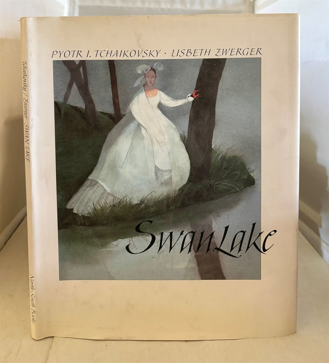 TCHAKOVSKY, PYOTR I. AND ZWERGER, LISBETH (TRANSLATED BY MARIANNE MARTENS) - Swan Lake