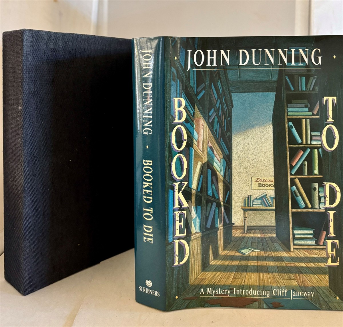 Booked to Die A Mystery Introducing Cliff Janeway