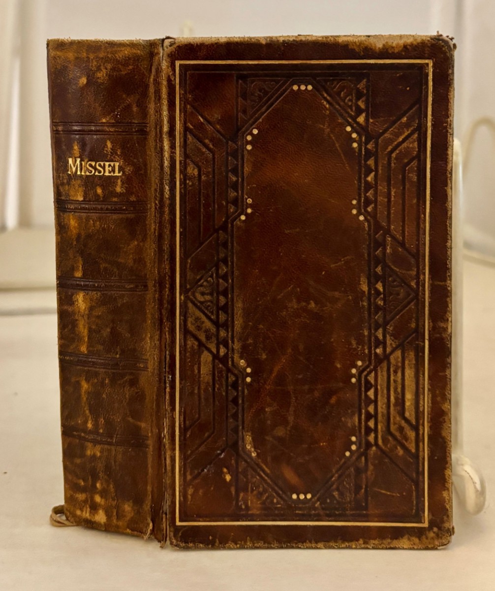 Nouveau Missel Illustre; Mis En Harmonie Avec Les Decrets Pontificaux Les Plus Recents