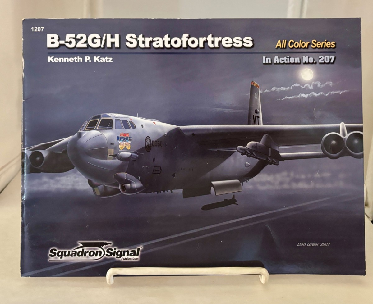 Image for B-52 G/H Stratofortress in Action - Aircraft Color Series No. 207 B-52 G/H Stratofortress in Action - Aircraft Color Series No. 207