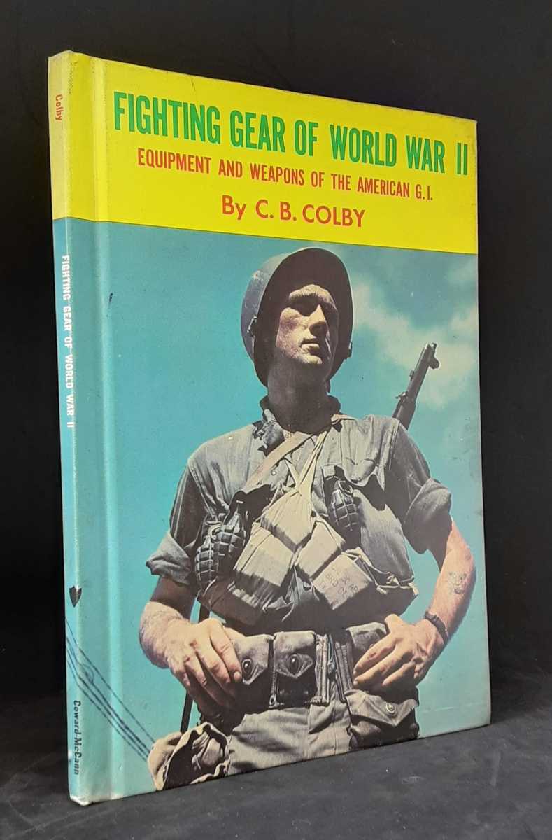FIGHTING GEAR OF WORLD WAR II : EQUIPMENT AND WEAPONS OF THE AMERICAN G.I.