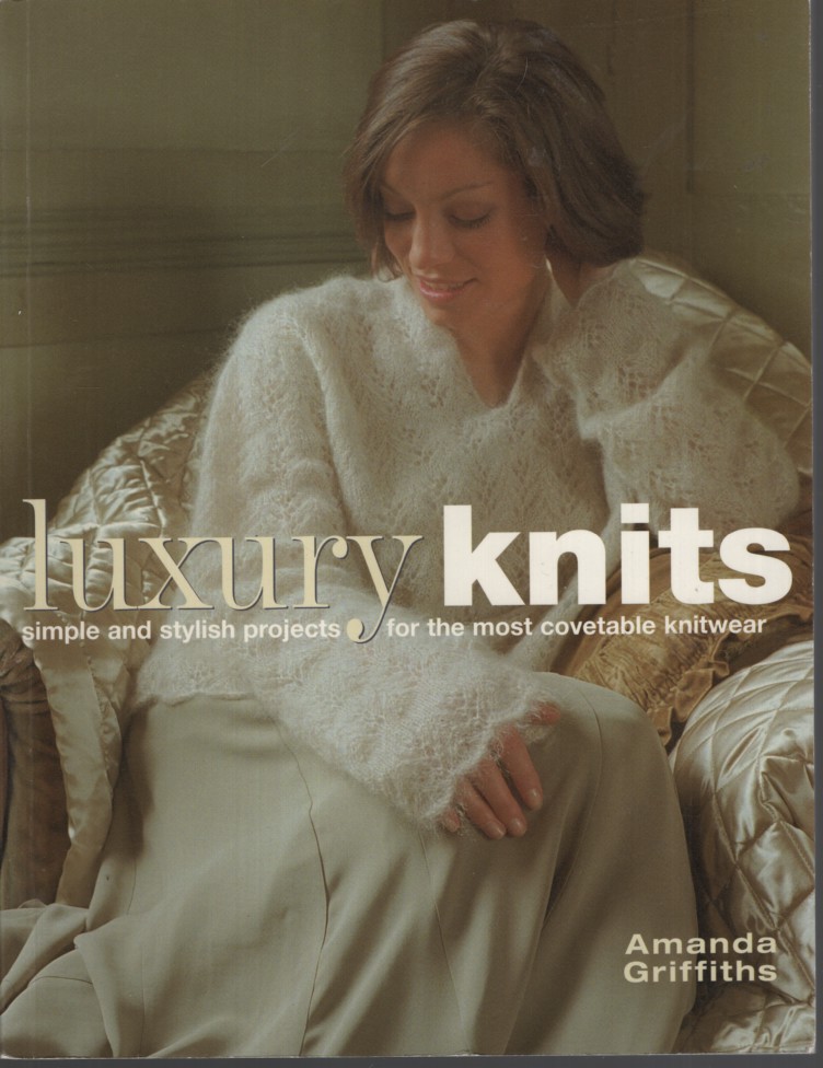 LUXURY KNITS : SIMPLE AND STYLISH PROJECTS FOR THE MOST COVETABLE KNITWEAR